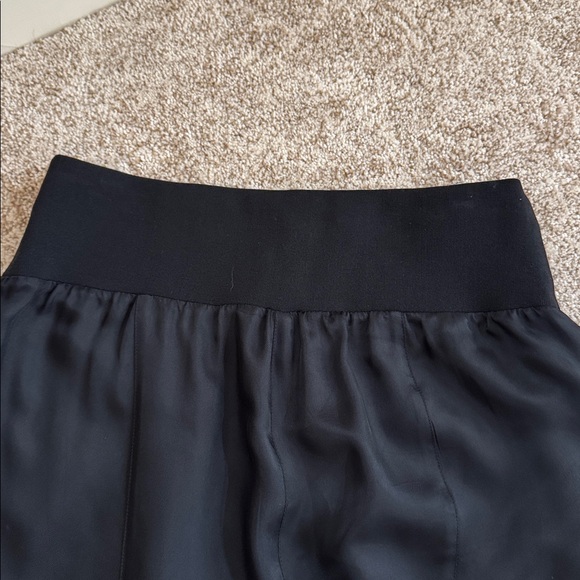 Cinq a Sept black ‘Giles’ jogger pants. - Picture 5 of 6